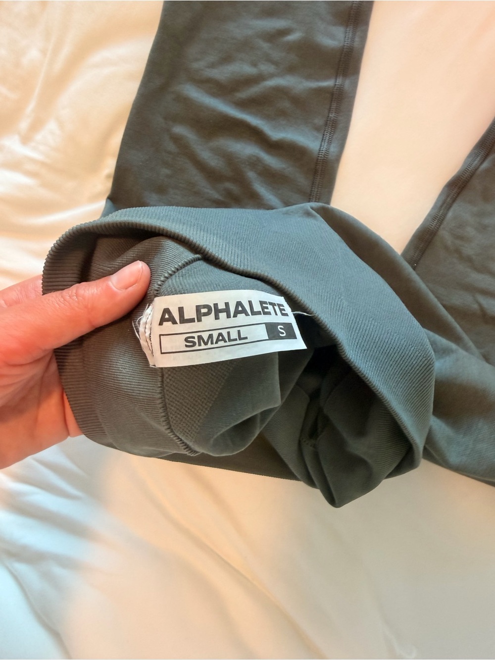 Alphalete Matching Workout Set 🩶 - Picture 3 of 4